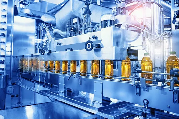 Beverage-factory-conveyor-belt-juice-bottles (1)