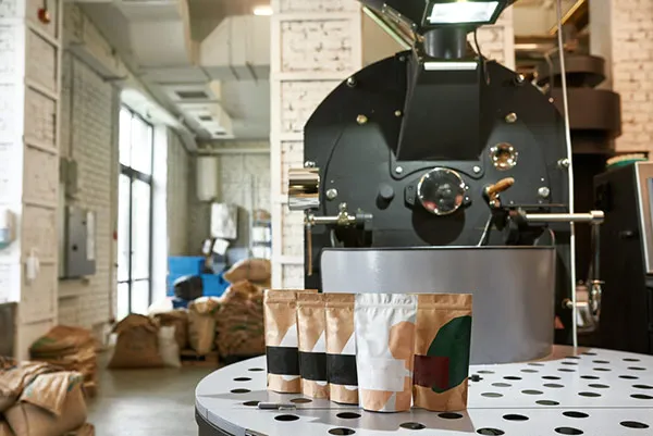 Set-packages-different-coffee-on-industrial